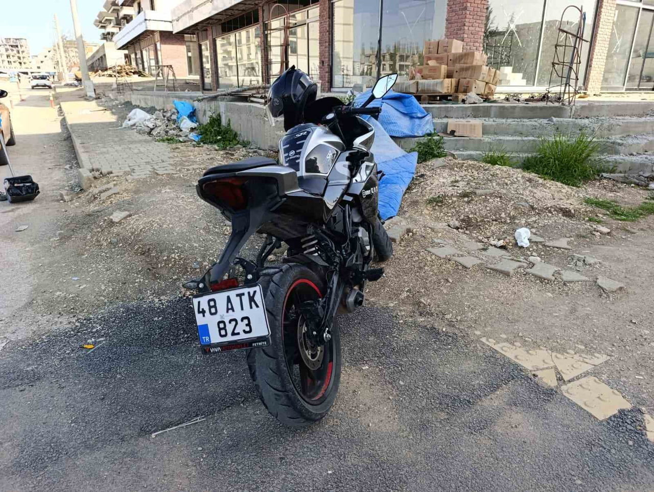 ADIYAMAN’DA TİCARİ TAKSİYLE MOTOSİKLETİN ÇARPIŞTIĞI KAZADA 1 KİŞİ YARALANDI.