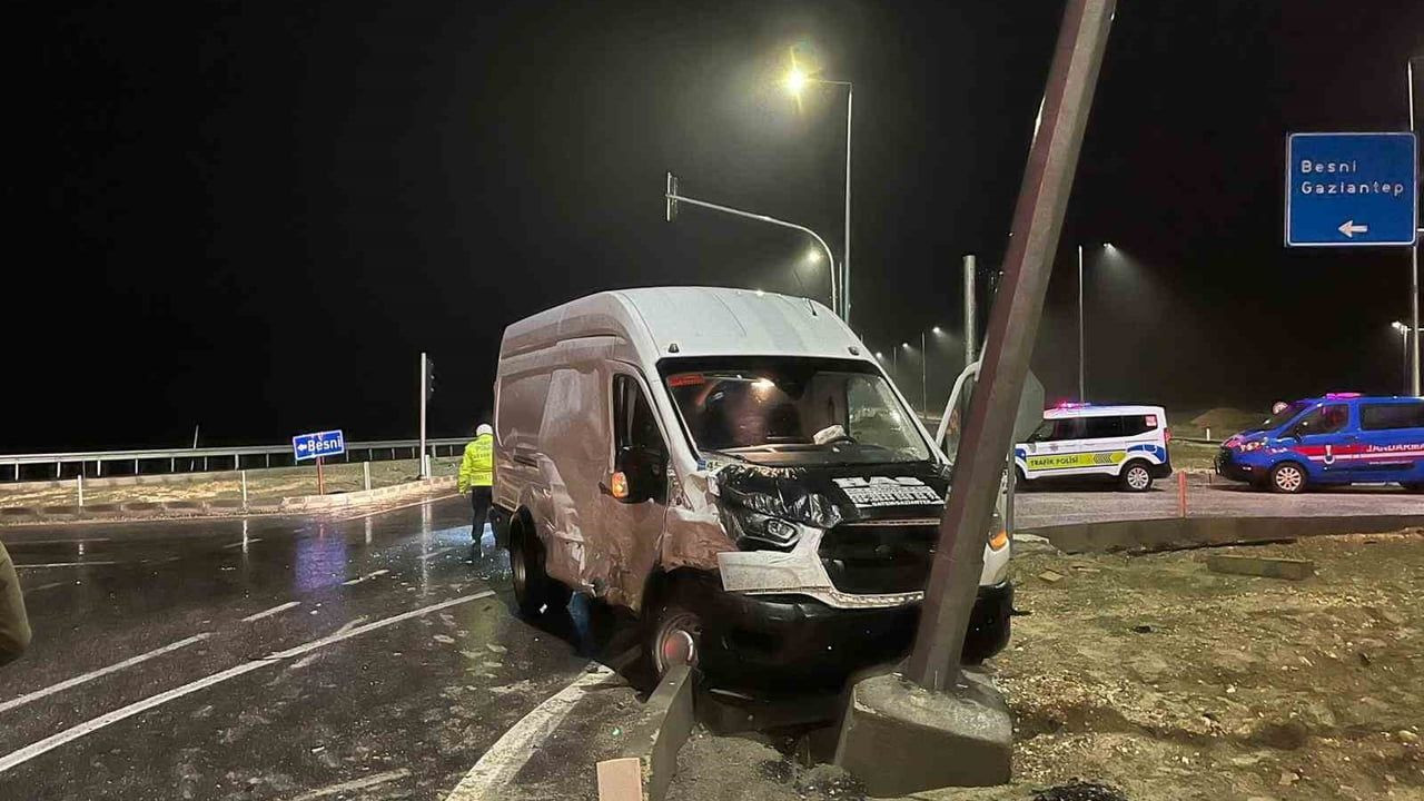 Adıyaman'da Zincirleme Kaza: 4 Yaralı