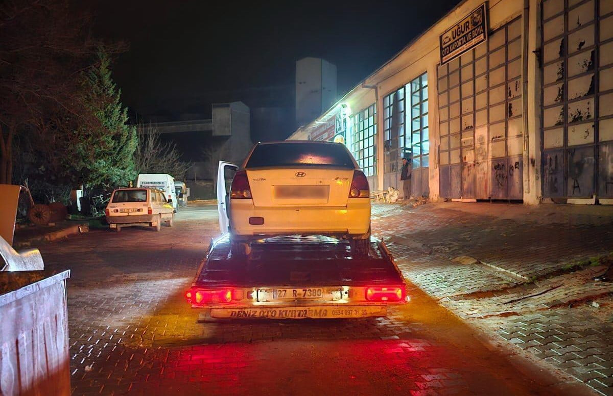 ADIYAMAN’IN BESNİ İLÇESİNDE ALKOLLÜ OLDUĞU BELİRLENEN BİR SÜRÜCÜ, POLİS EKİPLERİNE MUKAVEMET...