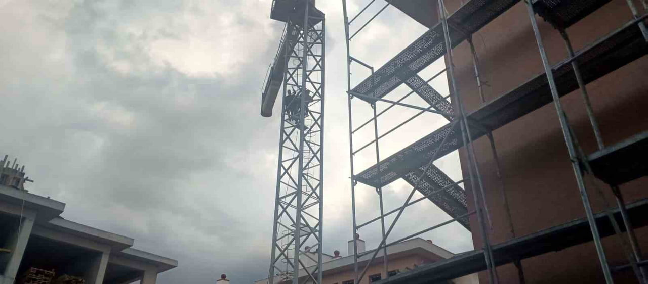 ADIYAMAN’IN GÖLBAŞI İLÇESİNDE, ÇALIŞTIKLARI İNŞAATTA BİR SÜREDİR MAAŞLARINI ALAMADIKLARINI İDDİA...