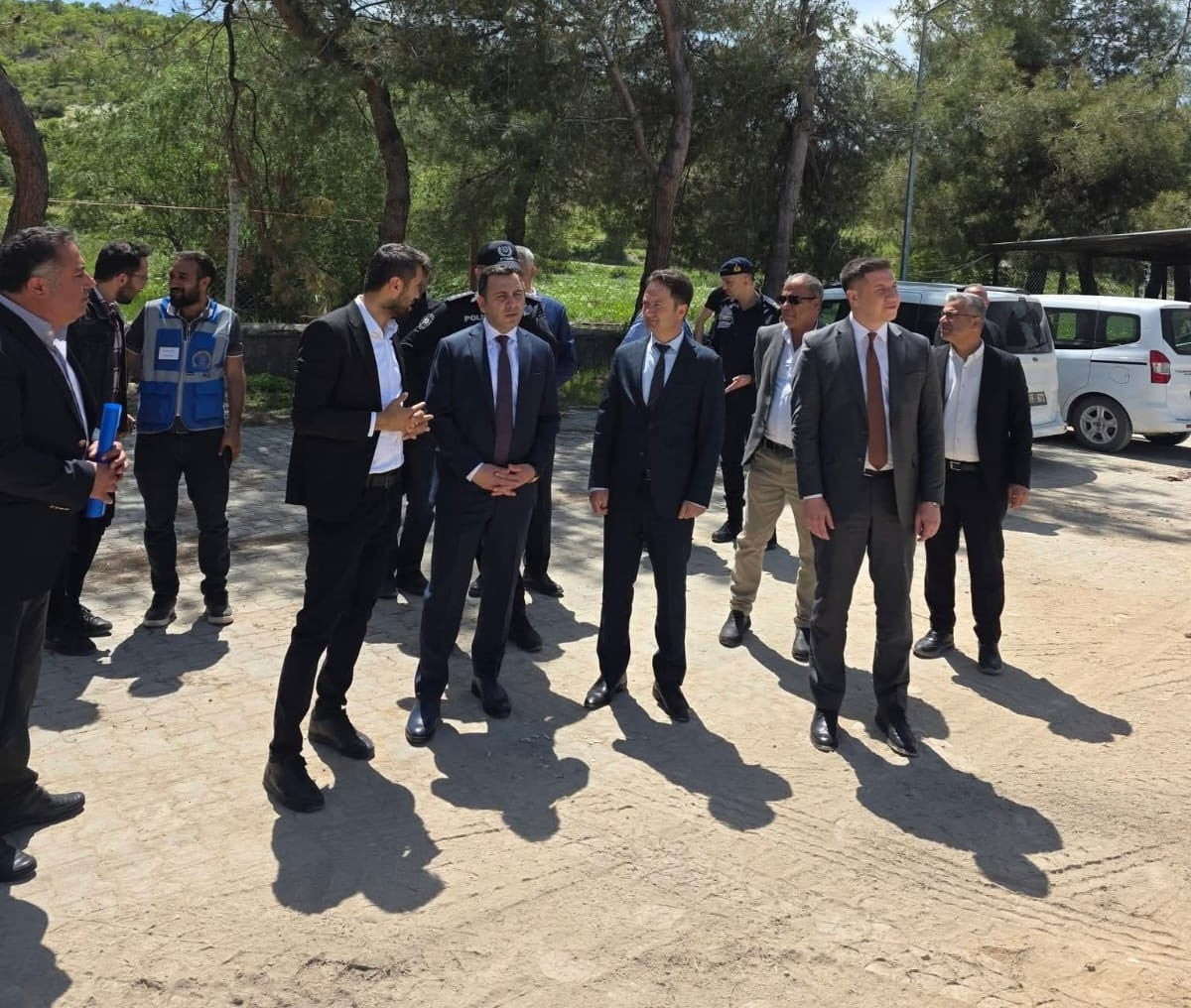 ADIYAMAN’IN GÖLBAŞI İLÇESİNDE YAPIMI DEVAM EDEN FEN LİSESİ İNŞAAT ALANINDA KAYMAKAM KADİR ALGIN...
