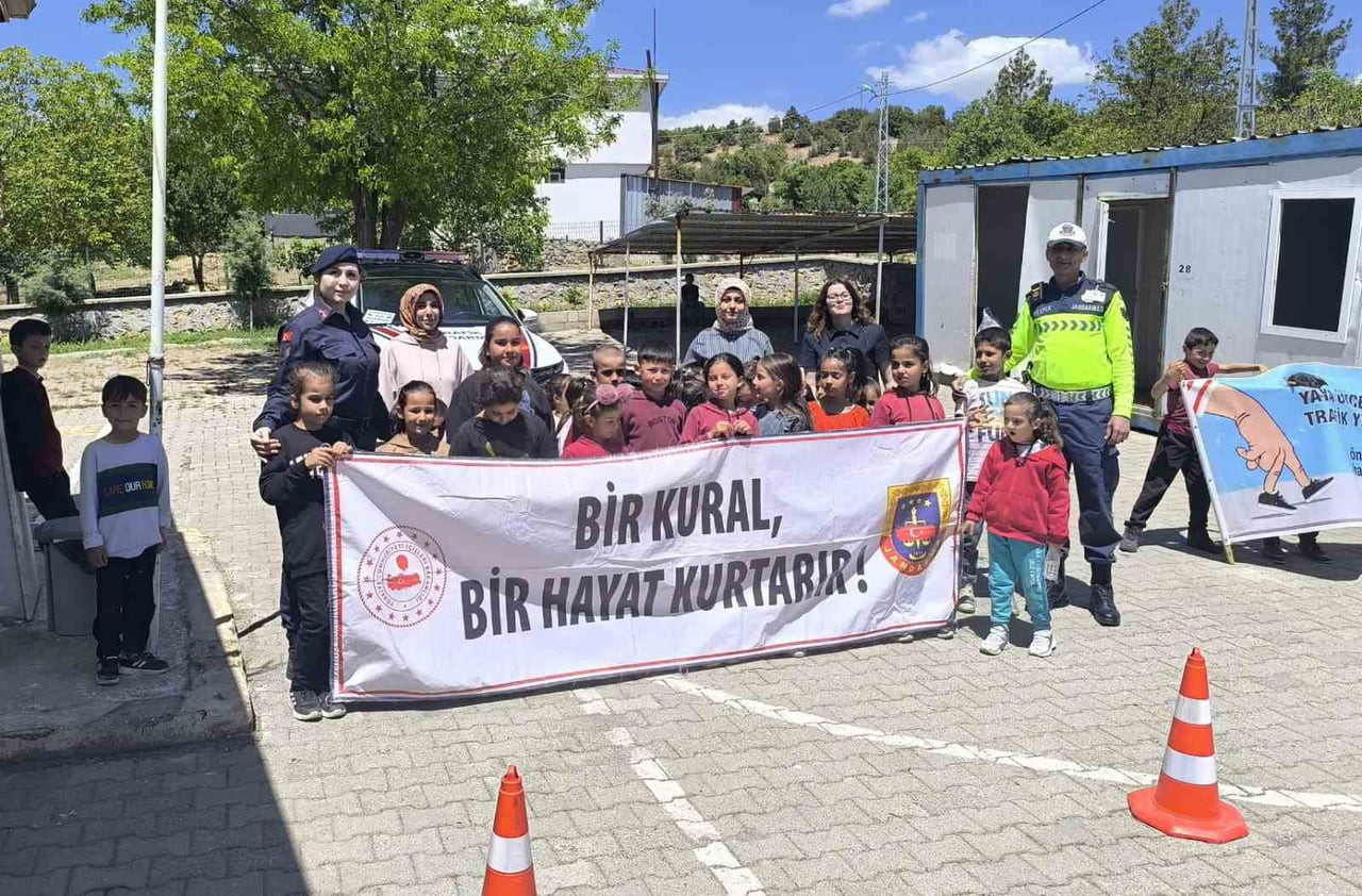 ADIYAMAN’IN GÖLBAŞI İLÇESİNE BAĞLI AŞAĞINASIRLI KÖYÜ İLKOKULU VE ANAOKULUNDA EĞİTİM GÖREN...