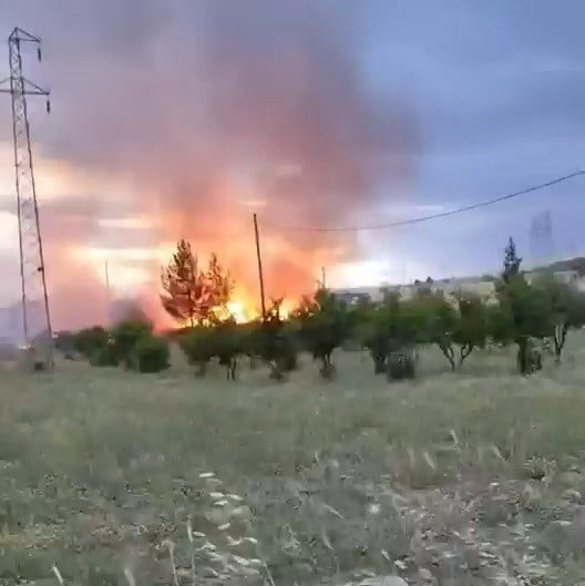 ADIYAMAN’IN KAHTA İLÇESİNDE ELEKTRİK DİREĞİNDEN ÇIKTIĞI İDDİA EDİLEN YANGIN 30 DÖNÜMLÜK BUĞDAY...
