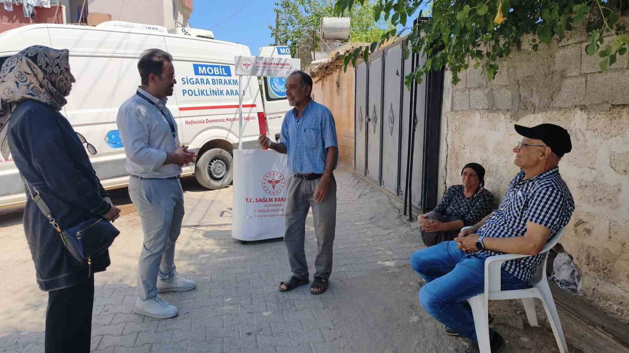 ADIYAMAN’IN KAHTA İLÇESİNDE HİZMET VEREN MOBİL SİGARA BIRAKMA POLİKLİNİĞİ, KÖY KÖY GEZEREK...