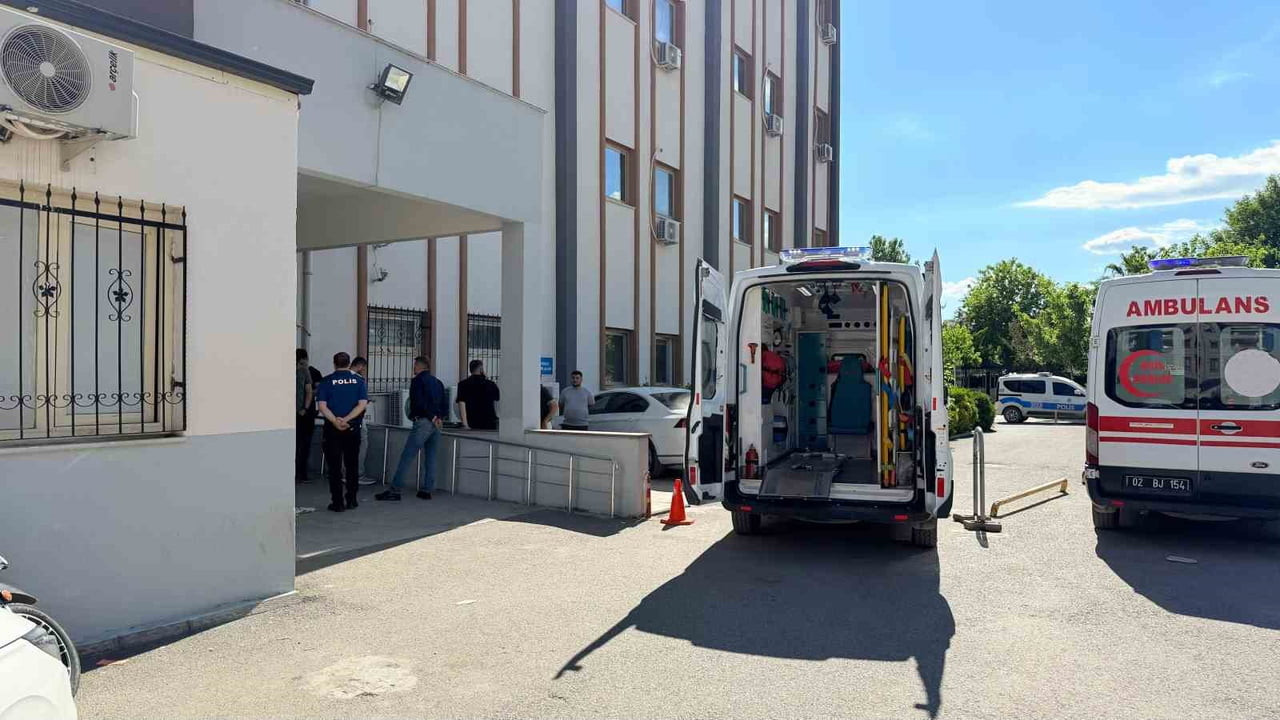 ADIYAMAN’IN KAHTA İLÇESİNDE MEYDANA GELEN SİLAHLI KAVGADA 1 KİŞİ YARALANDI.