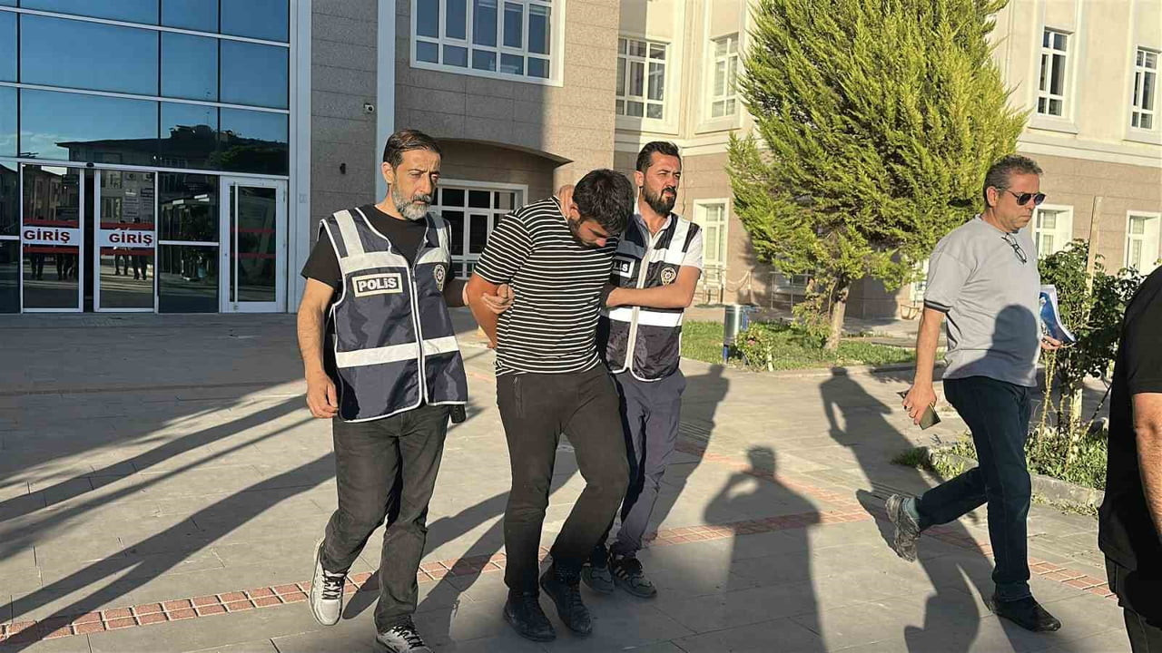 ADLİYEDEN ÇIKIŞI