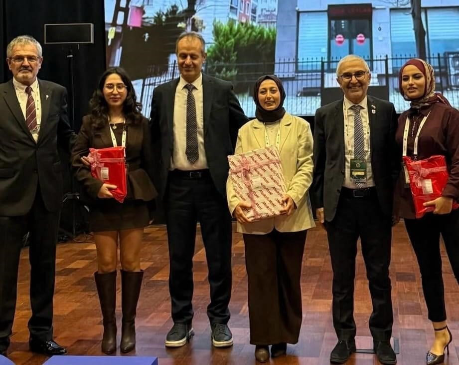 ADNAN MENDERES ÜNİVERSİTESİ ÖĞRENCİSİ KONGREDE BİRİNCİ OLDU