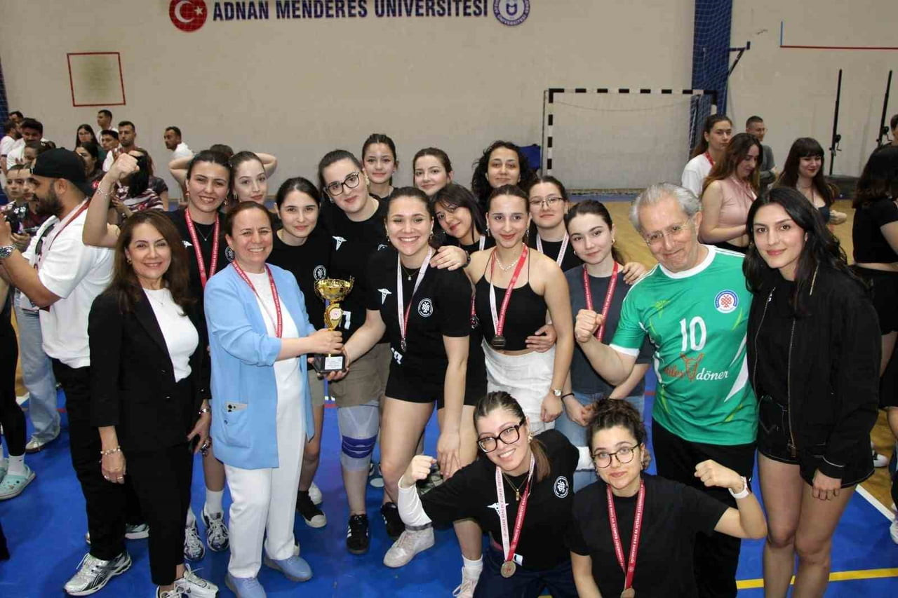 ADÜFEST SPOR ŞENLİKLERİ KAPSAMINDA KUPA TÖRENLERİ GERÇEKLEŞTİRİLDİ