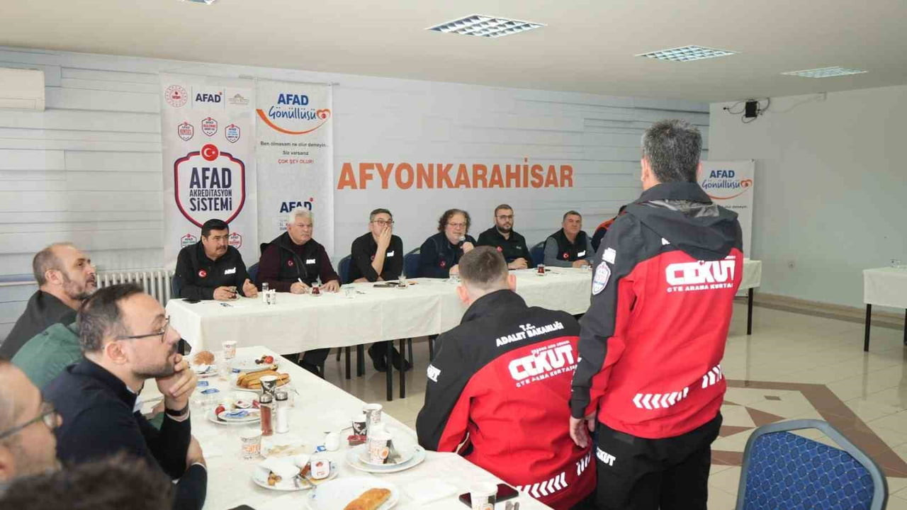 AFAD BAŞKAN YARDIMCISI HAMZA TAŞDELEN AFYONKARAHİSAR’DA ARAMA KURTARMA VE İNSANİ YARDIM DERNEKLERİ...