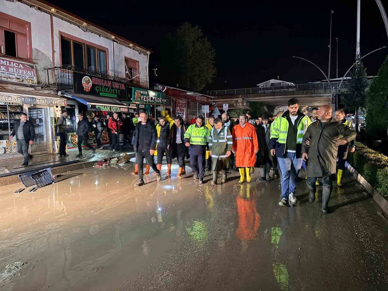 AFAD, SAMSUN VE ÇANKIRI'DA YAŞANAN SEL VE SU BASKINLARINA BİN 513 PERSONEL, 196 AFAD GÖNÜLLÜSÜ...