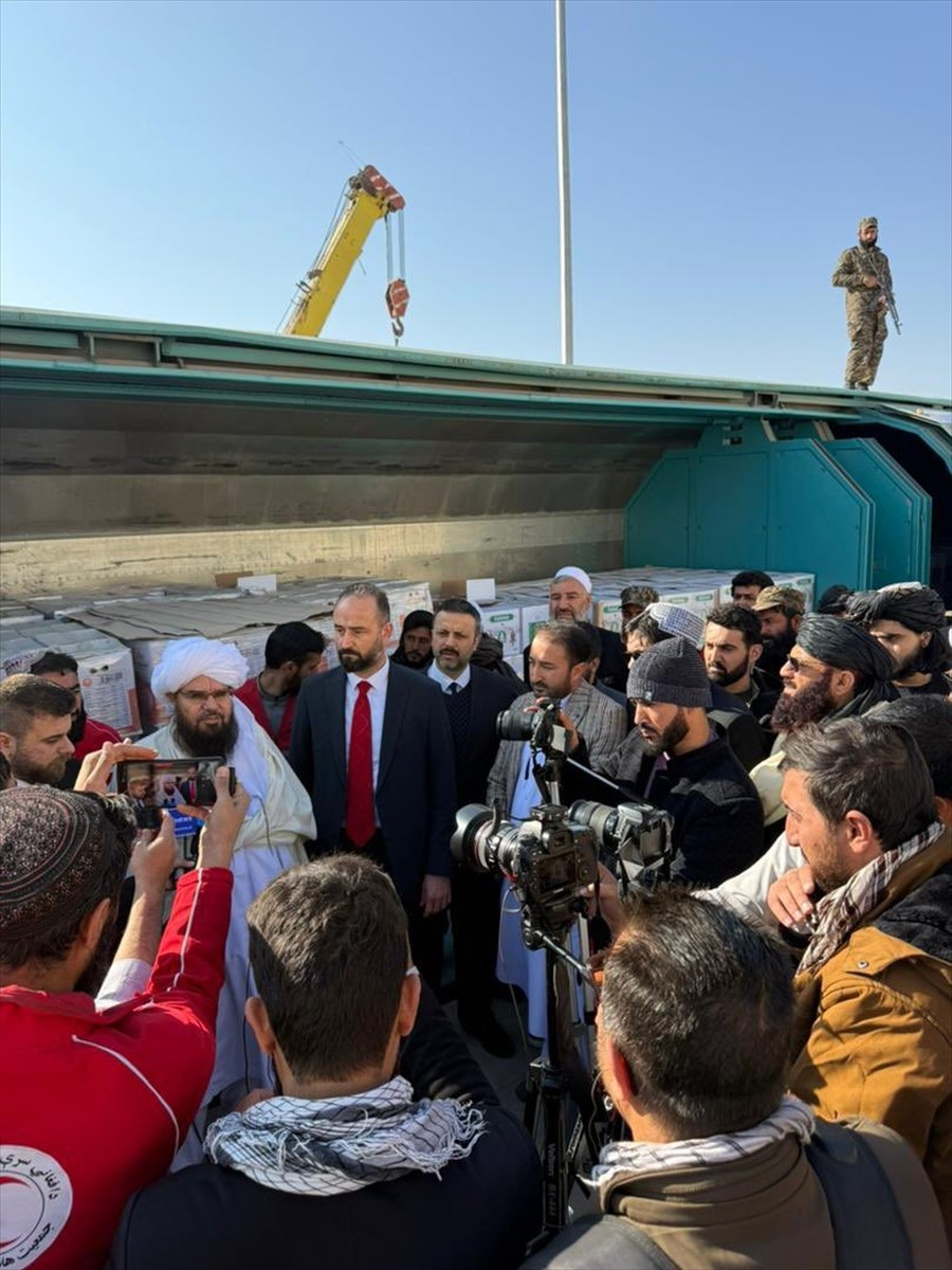 Afet ve Acil Durum Başkanlığı (AFAD), koordinasyonunda bir araya gelen Türk Kızılay ve sivil...