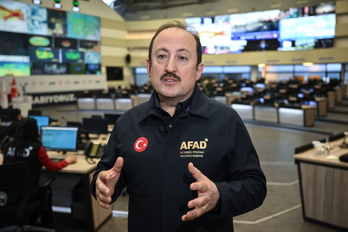 Afet ve Acil Durum Yönetimi (AFAD) Başkanı Ali Hamza Pehlivan, Başkanlık binasındaki Afet ve Acil...
