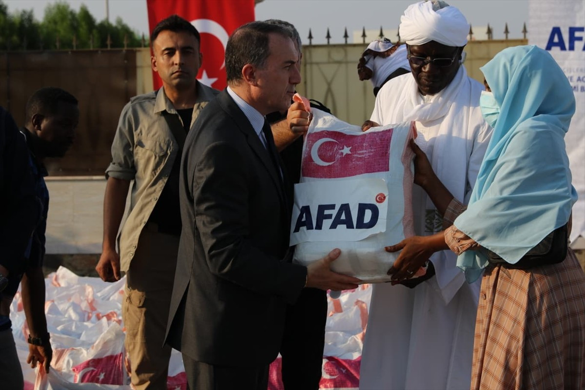 Afet ve Acil Durum Yönetimi Başkanlığı (AFAD), çatışmaların sürdüğü Sudan'da 1500 aileye gıda...