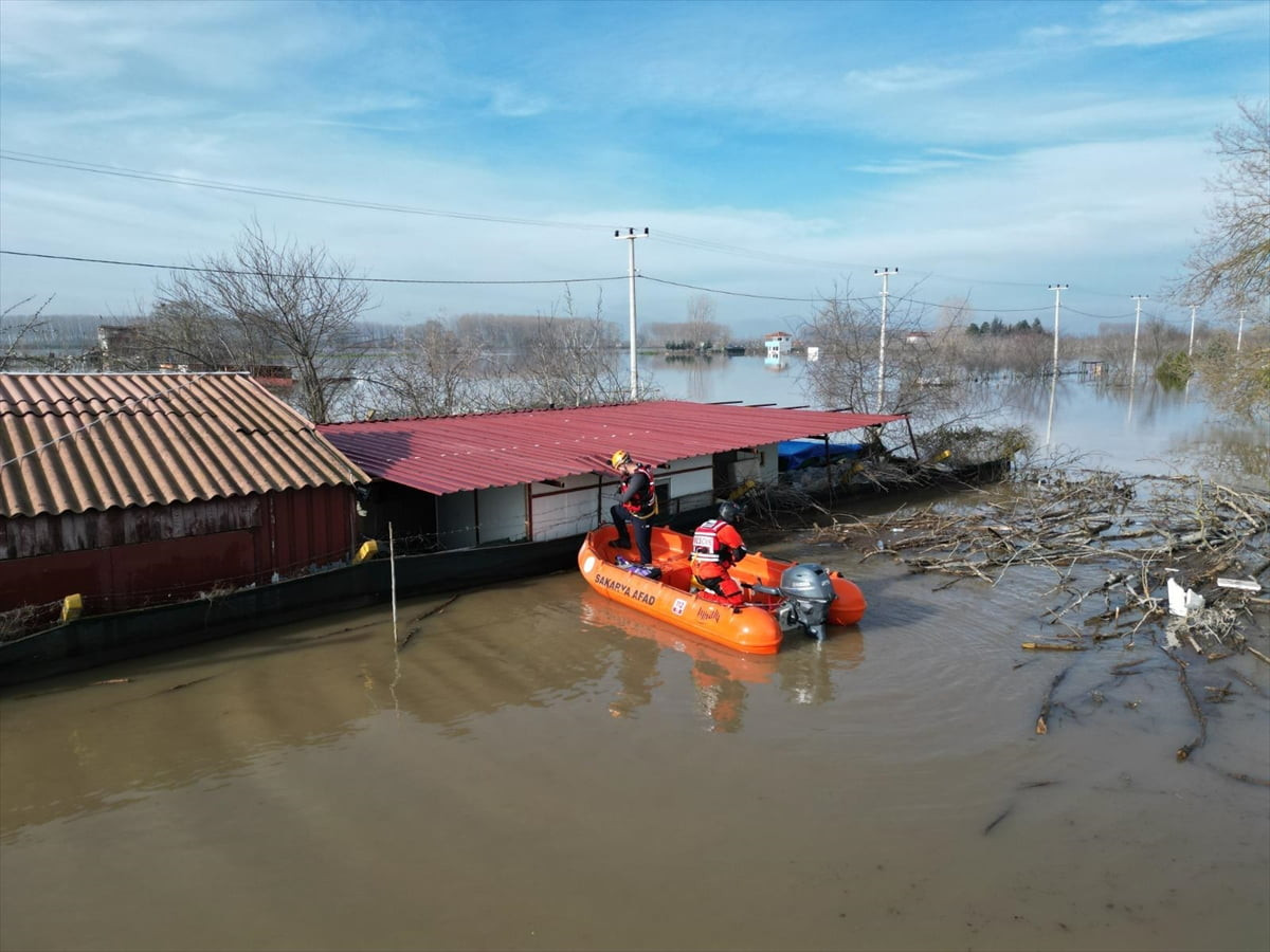 Afet ve Acil Durum Yönetimi Başkanlığı (AFAD), Edirne’de nehirlerdeki debi artışı nedeniyle...