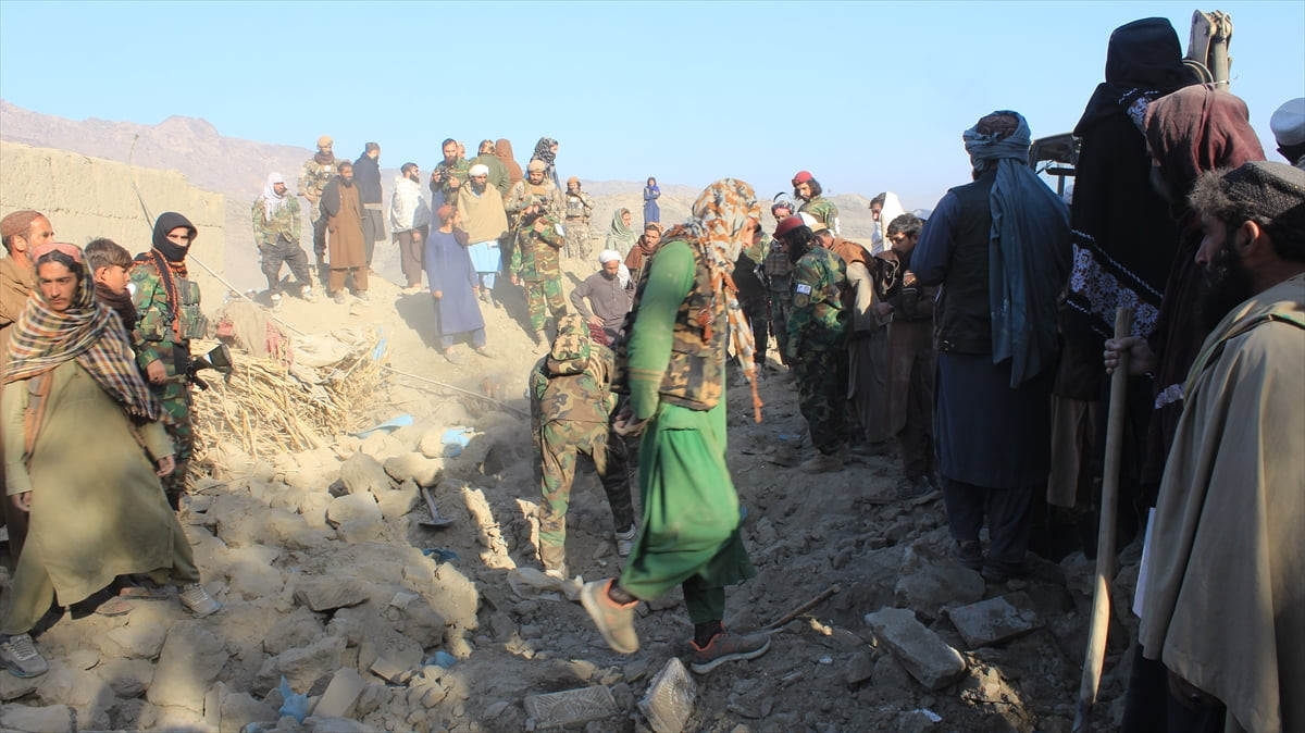 Afganistan, Pakistan'ın "terör kampı" olarak nitelediği 7 noktayı hedef alması sonucu 18 kişinin...