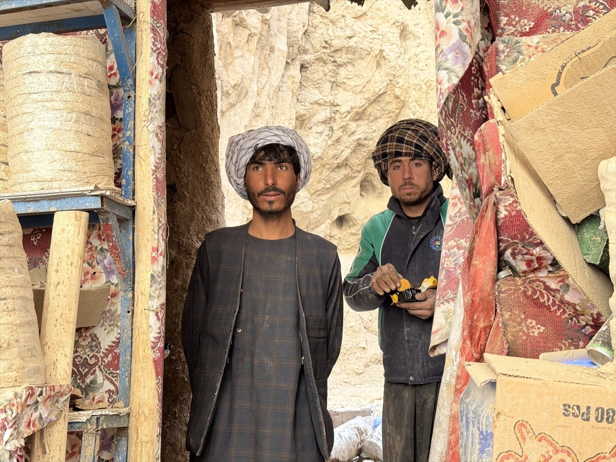 Afganistan'ın kuzeyinde meydana gelen 6,3 büyüklüğündeki depremde 19 kişi yaşamını yitirdi. Tolo...