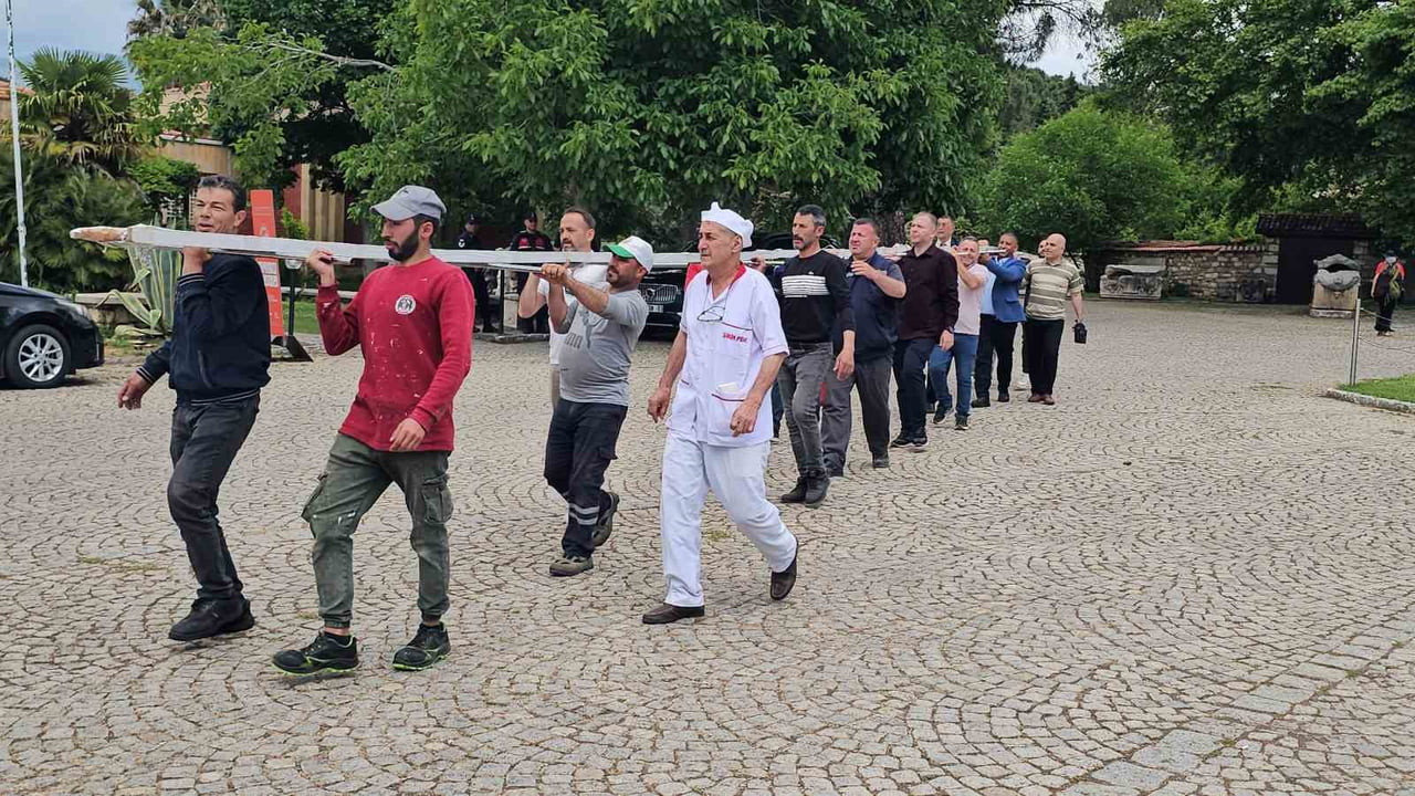 AFRODİSİAS’TA DÜZENLENEN TÜRK MUTFAĞI HAFTASINA 14 METRELİK PİDE DAMGA VURDU