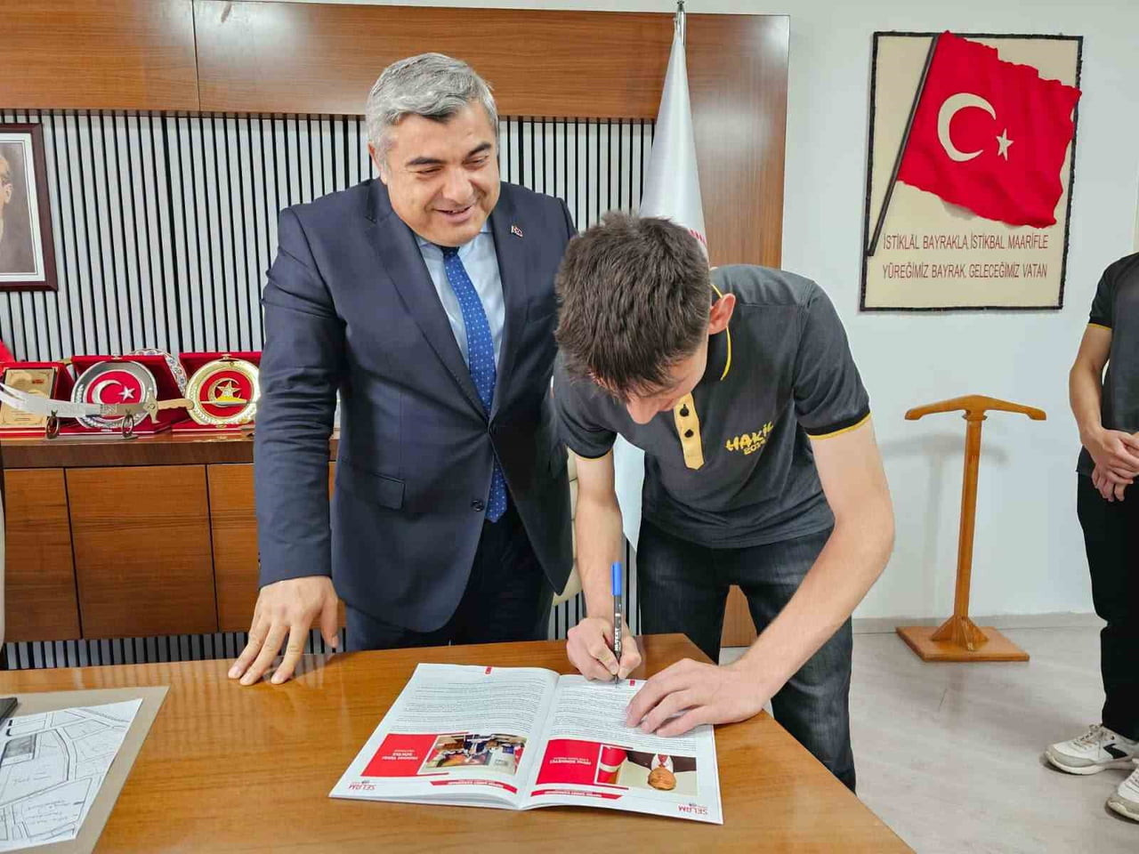 AFYONKARAHİSAR HATTAT AHMET KARAHİSARÎ ANADOLU İMAM HATİP LİSESİ ÖĞRENCİLERİMİZ TARAFINDAN...
