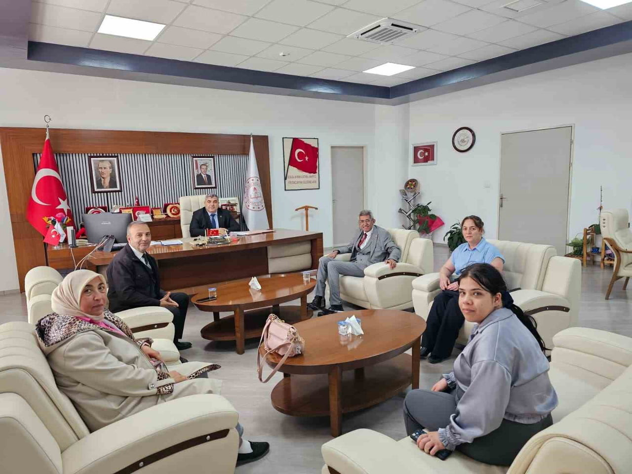 AFYONKARAHİSAR İL MİLLİ EĞİTİM MÜDÜRÜ MİRAÇ SÜNNETCİ, ENGELLİ BİREYLERİN EĞİTİMİNE DİKKAT ÇEKEREK...