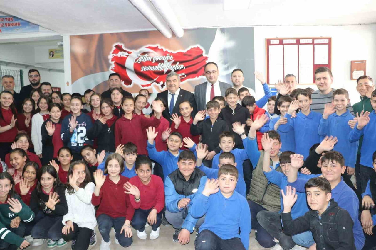 AFYONKARAHİSAR İL MİLLİ EĞİTİM MÜDÜRÜ MİRAÇ SÜNNETCİ, OKUL ZİYARETLERİ ÇERÇEVESİNDE ÇOBANLAR AHMET...