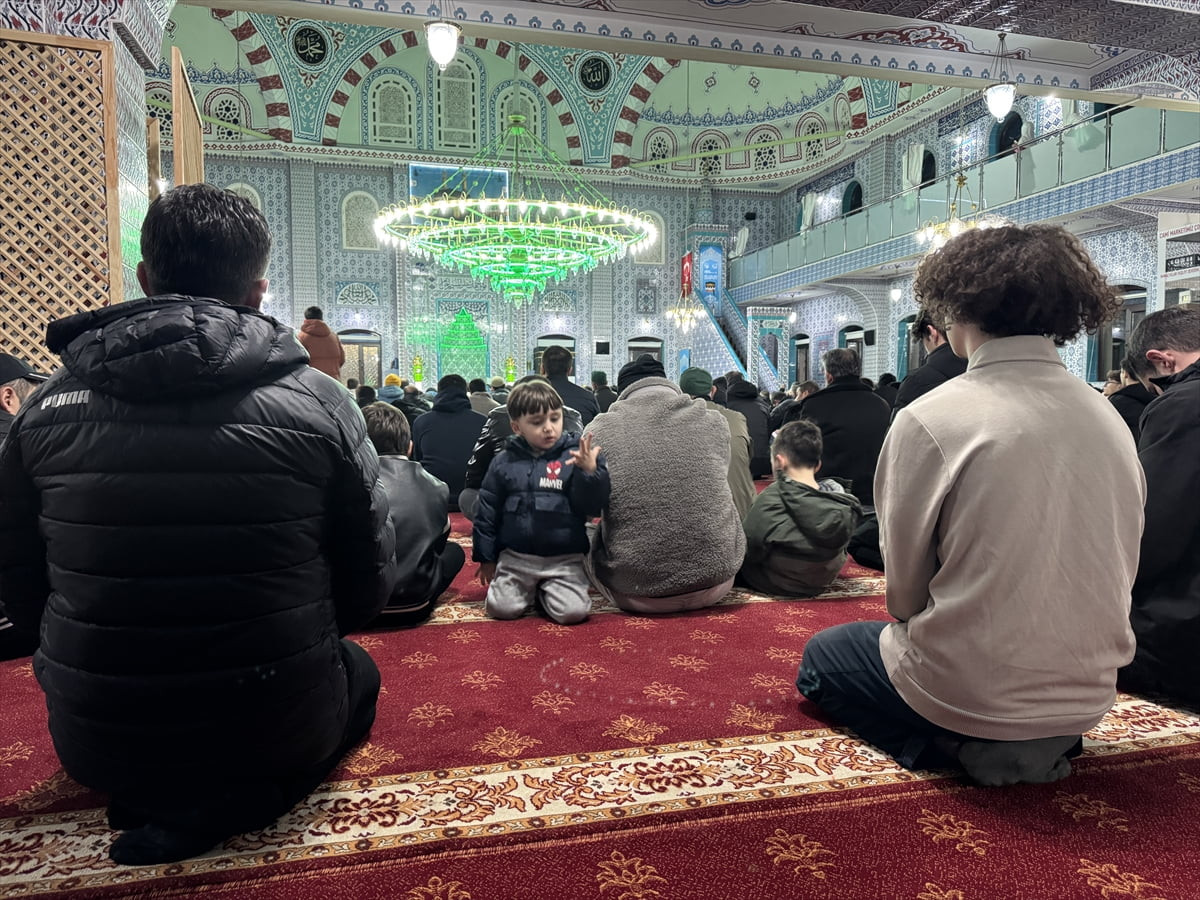 Afyonkarahisar İl Müftülüğünce Miraç Kandili dolayısıyla kentteki camilerde programlar düzenlendi....