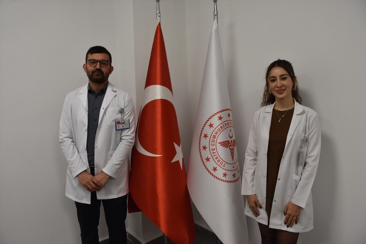 Afyonkarahisar Sandıklı Devlet Hastanesinde görev yapan doktor Hayrettin ile Fadime Ünal çifti...