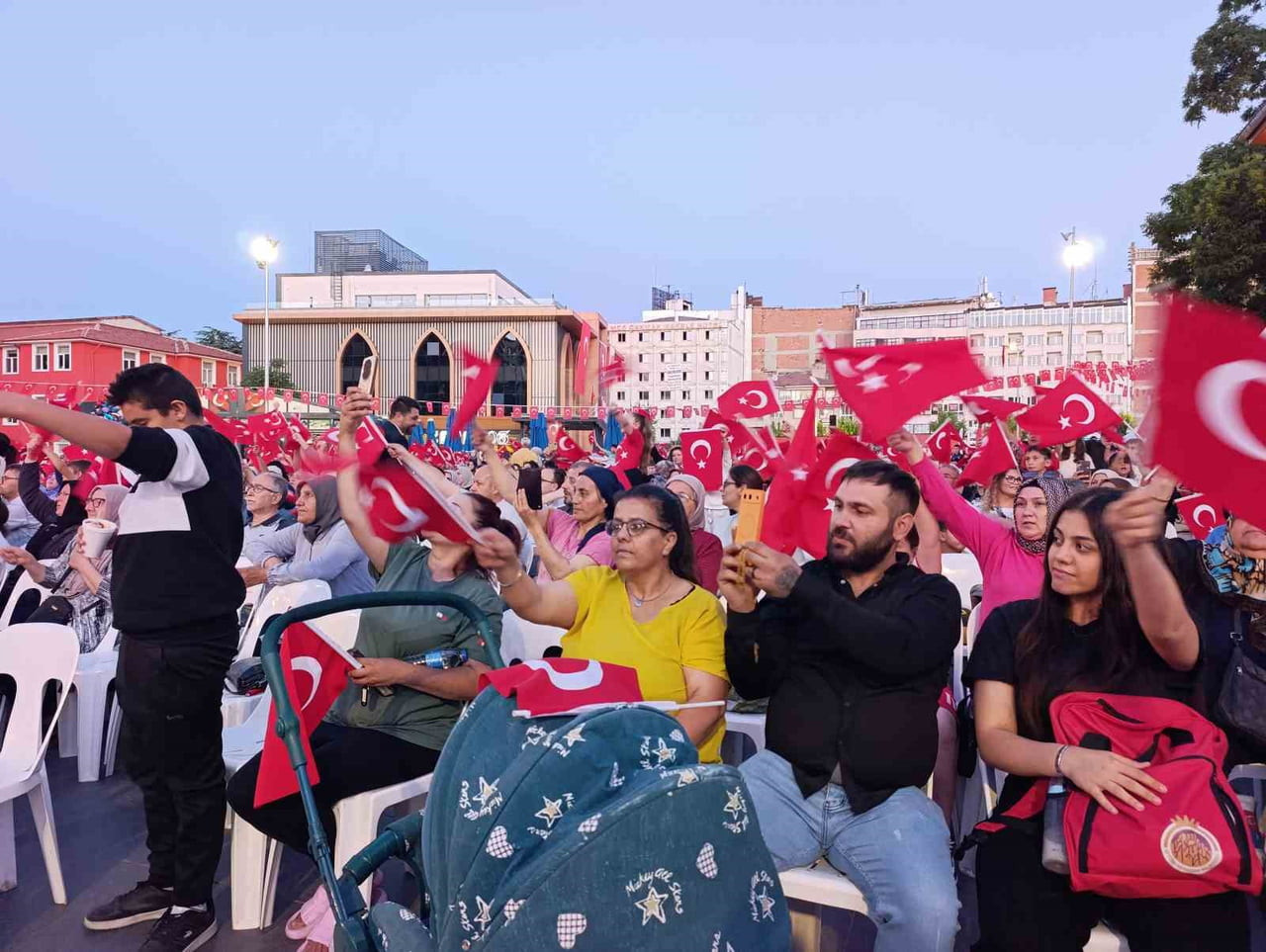 AFYONKARAHİSAR VALİSİ DR. NACİ AKTAŞ, 15 TEMMUZ'UN UNUTULMAMASI VE GELECEK NESİLLERE DOĞRU ŞEKİLDE...