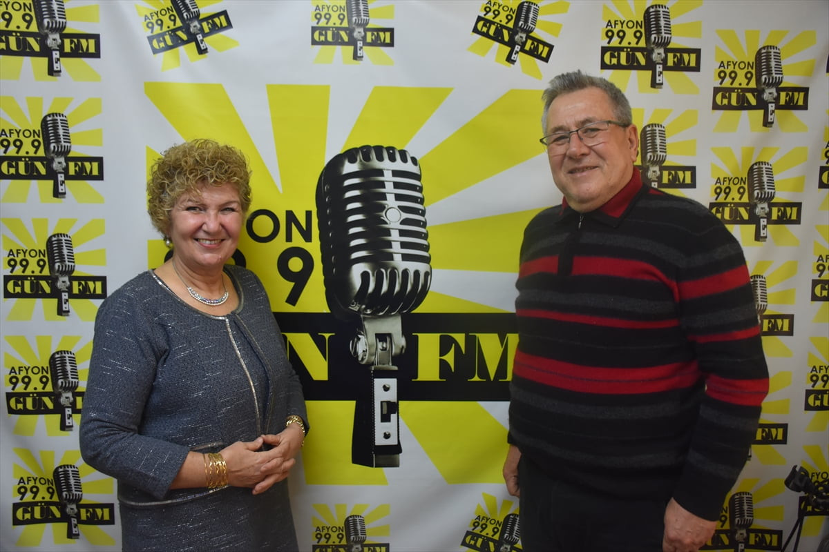 Afyonkarahisar'da bir çift, kurdukları radyoda haber, sohbet ve müzik odaklı yaklaşımla yıllardır...