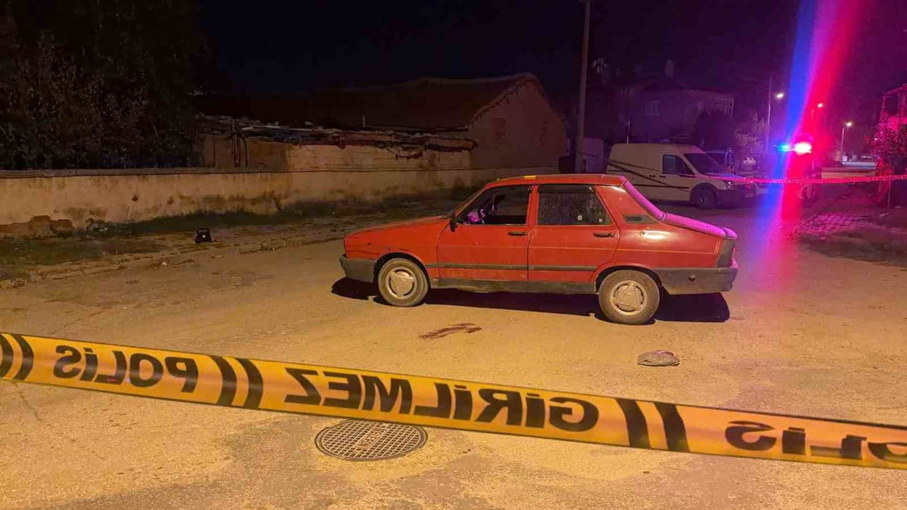 AFYONKARAHİSAR'DA DÜZENLENEN BİR DÜĞÜNDE ALKOL ALDIKTAN SONRA KAVGA EDEN İKİ GRUP ARASINDA ÇIKAN...