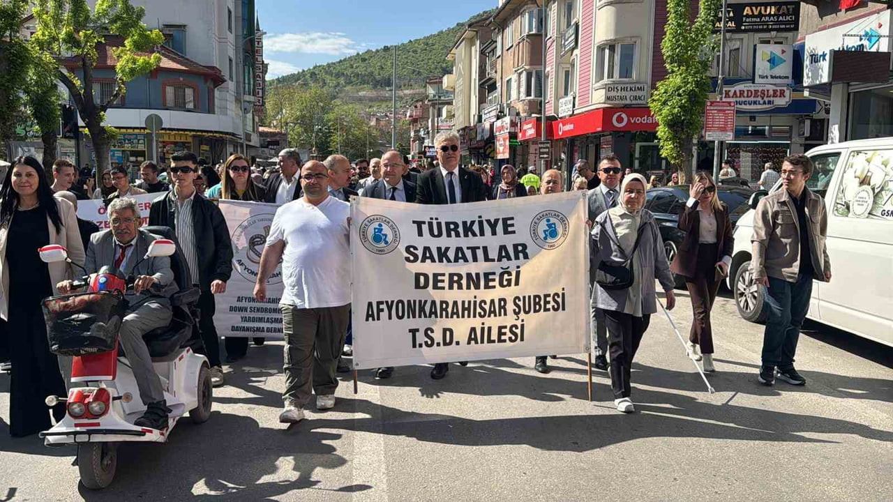 AFYONKARAHİSAR'DA ENGELLİLER HAFTASI ETKİNLİKLERİ ÇERÇEVESİNDE PROTOKOL ÜYELERİNİN DE KATILIMIYLA...
