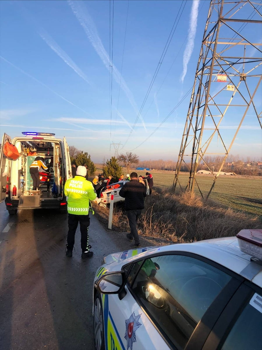 Afyonkarahisar'da kamyon ile otomobilin çarpışması sonucu 1 kişi hayatını kaybetti.