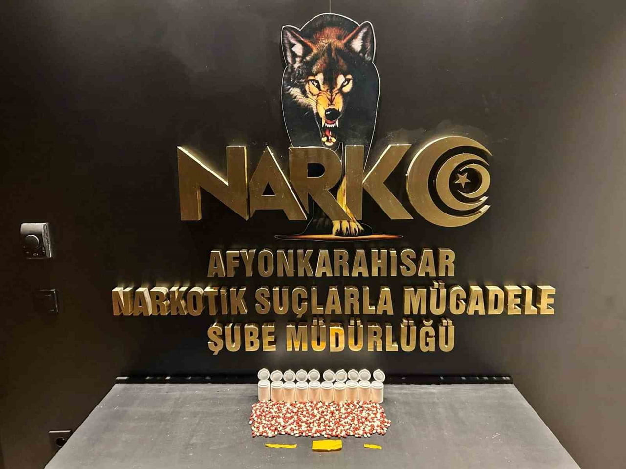 AFYONKARAHİSAR'DA POLİS EKİPLERİNCE SUÇ VE SUÇLUYLA MÜCADELE KAPSAMINDA DÜZENLENEN UYUŞTURUCU...
