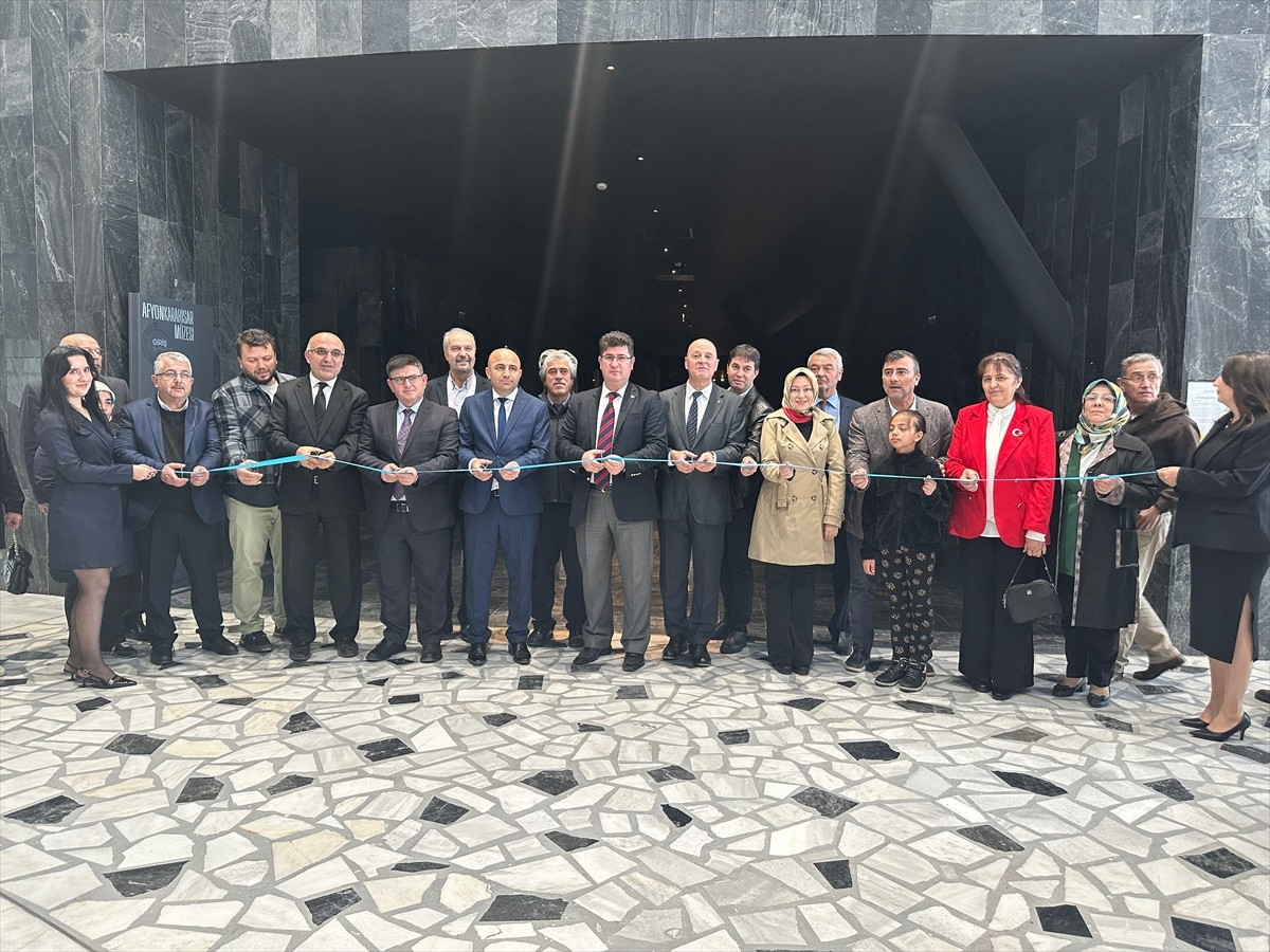 Afyonkarahisar'da "Mevlevilik ve Sultan Divani Sergisi"nin açılışı gerçekleştirildi. Sergi...