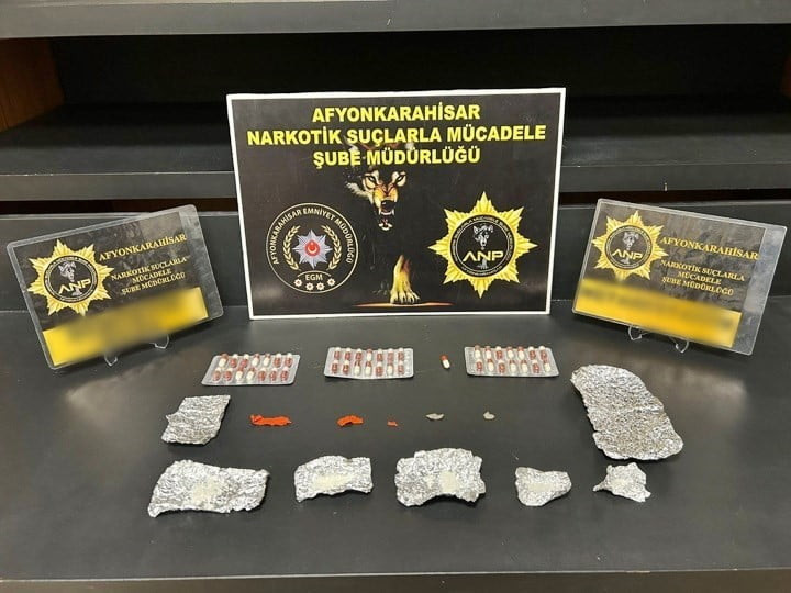 AFYONKARAHİSAR'DA TORBACI DİYE ADLANDIRILAN UYUŞTURUCU SATICILARINA YÖNELİK DÜZENLENEN OPERASYONDA...