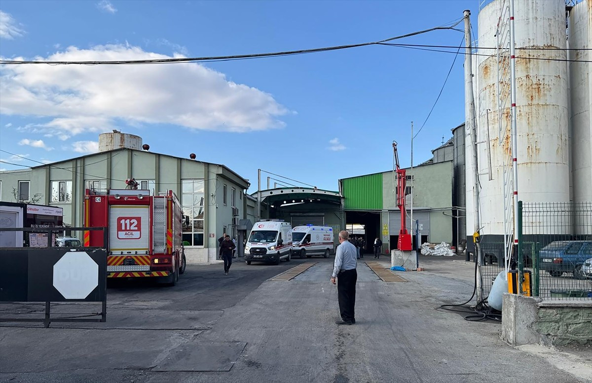 Afyonkarahisar'da yağ fabrikasında meydana gelen patlamada 10 kişi yaralandı. Yaralanan 1'i ağır...