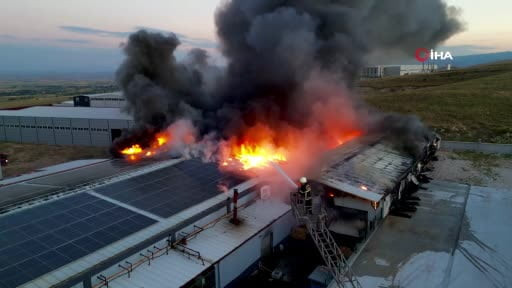 Afyonkarahisar'daki fabrika yangını 5 saatin sonunda söndürüldü