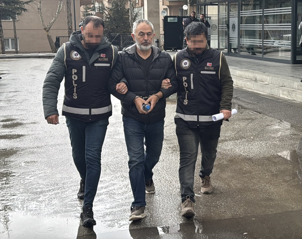 Afyonkarahisar'ın Çobanlar ilçesinde, Adalet Bakanı Akın Gürlek'in tapu kayıtlarını usulsüz...