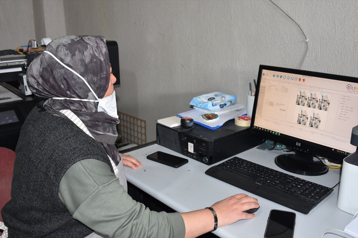 Afyonkarahisar'ın Çobanlar ilçesinde kooperatif bünyesinde çalışan kadınlar, taş tozundan...