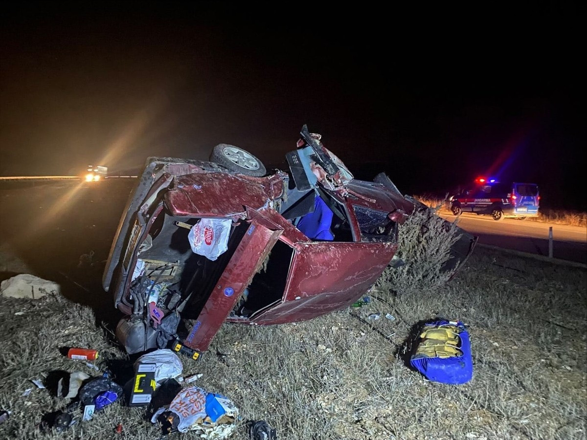Afyonkarahisar'ın İhsaniye ilçesinde şarampole devrilen otomobilin sürücüsü hayatını kaybetti....