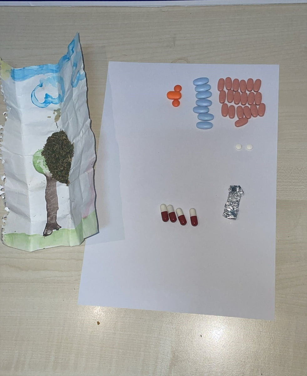 Afyonkarahisar'ın İhsaniye ilçesinde uyuşturucu operasyonunda 2 şüpheli gözaltına alındı. Yapılan...