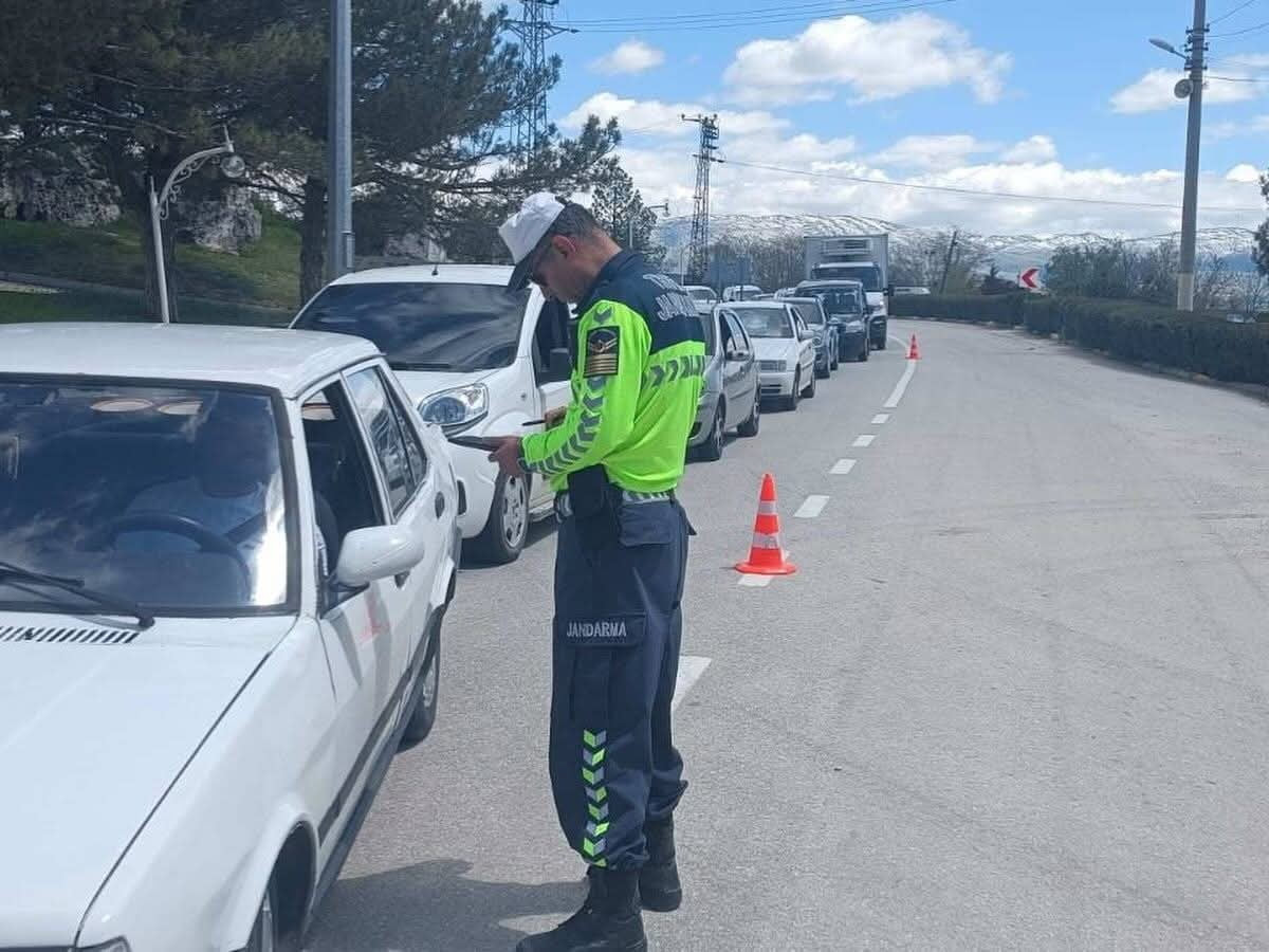 AFYONKARAHİSAR'IN SANDIKLI İLÇESİNDE JANDARMA EKİPLERİ TARAFINDAN YAPILAN HUZUR VE GÜVENLİK...