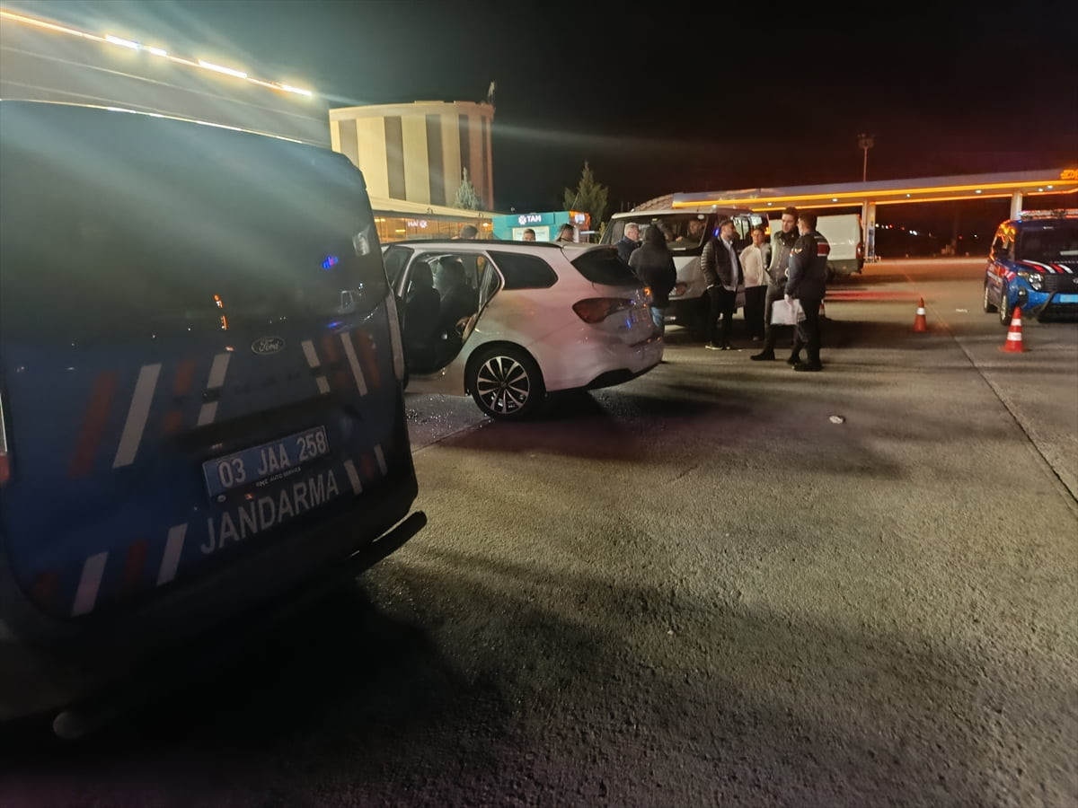 Afyonkarahisar'ın Sandıklı ilçesinde park halindeki otomobilde bir kişi ölü bulundu.