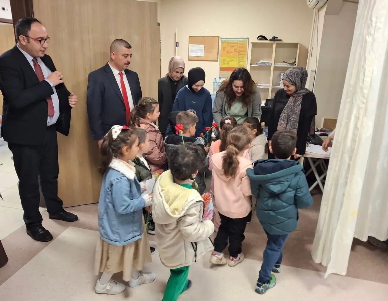 AFYONKARAHİSAR’DA DÜNYA SAĞLIK HAFTASI DOLAYISIYLA ÇOBANLAR İLÇESİNDE SAĞLIK ÇALIŞANLARINI...