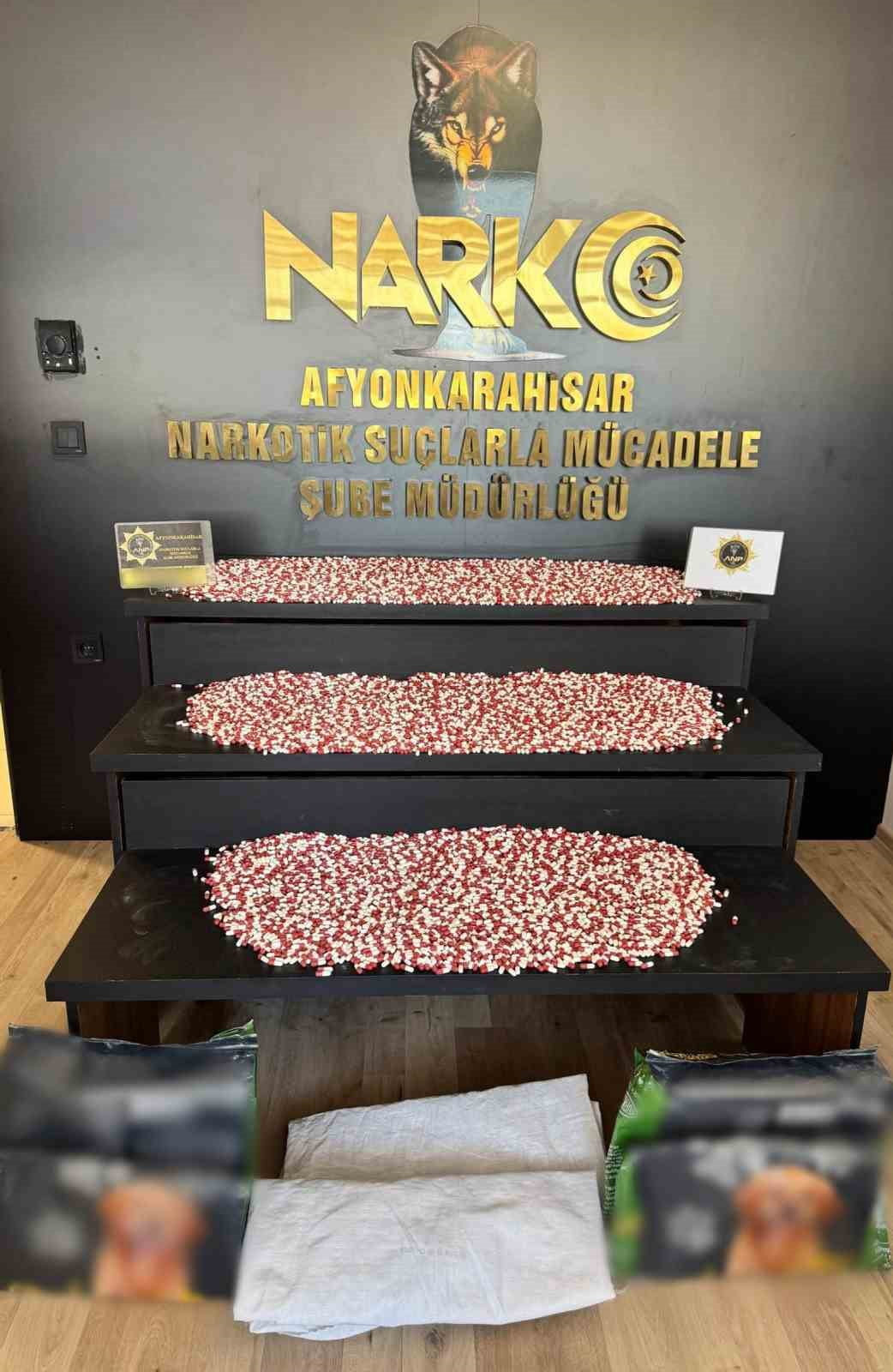 AFYONKARAHİSAR’DA KARGO İLE UYUŞTURUCU SEVKİYATI POLİS ENGELİNE TAKILIRKEN, OPERASYONDA YAKLAŞIK...