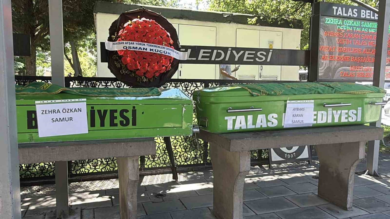 AFYONKARAHİSAR’DA MEYDANA GELEN TRAFİK KAZASINDA, OTOMOBİLİN BARİYERLERE ÇARPARAK TAKLA ATTIĞI...