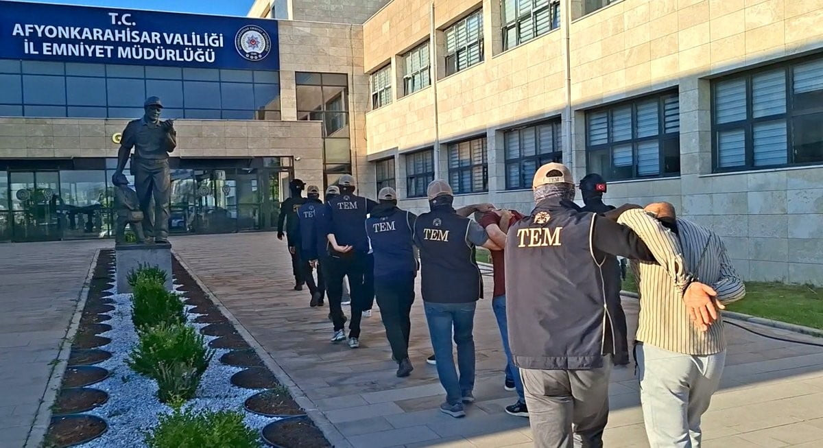 AFYONKARAHİSAR’DA POLİS TARAFINDAN DEAŞ SİLAHLI TERÖR ÖRGÜTÜNE YÖNELİK ŞAFAK VAKTİ YAPILAN...