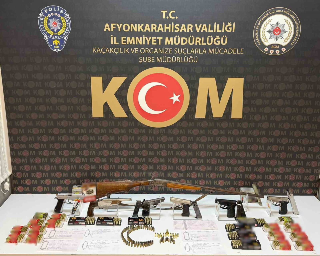 AFYONKARAHİSAR’DA POLİSİN DÜZENLEDİĞİ EŞ ZAMANLI OPERASYONDA, TEFECİLİK YAPTIKLARI VE VATANDAŞLARI...