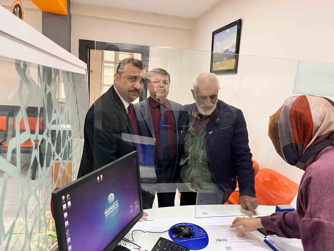 AFYONKARAHİSAR’DA YAŞAYAN VE KENDİLERİNİ ‘VATANSIZLAR’ OLARAK NİTELENDİREN 8 KİŞİLİK AİLENİN VATAN...