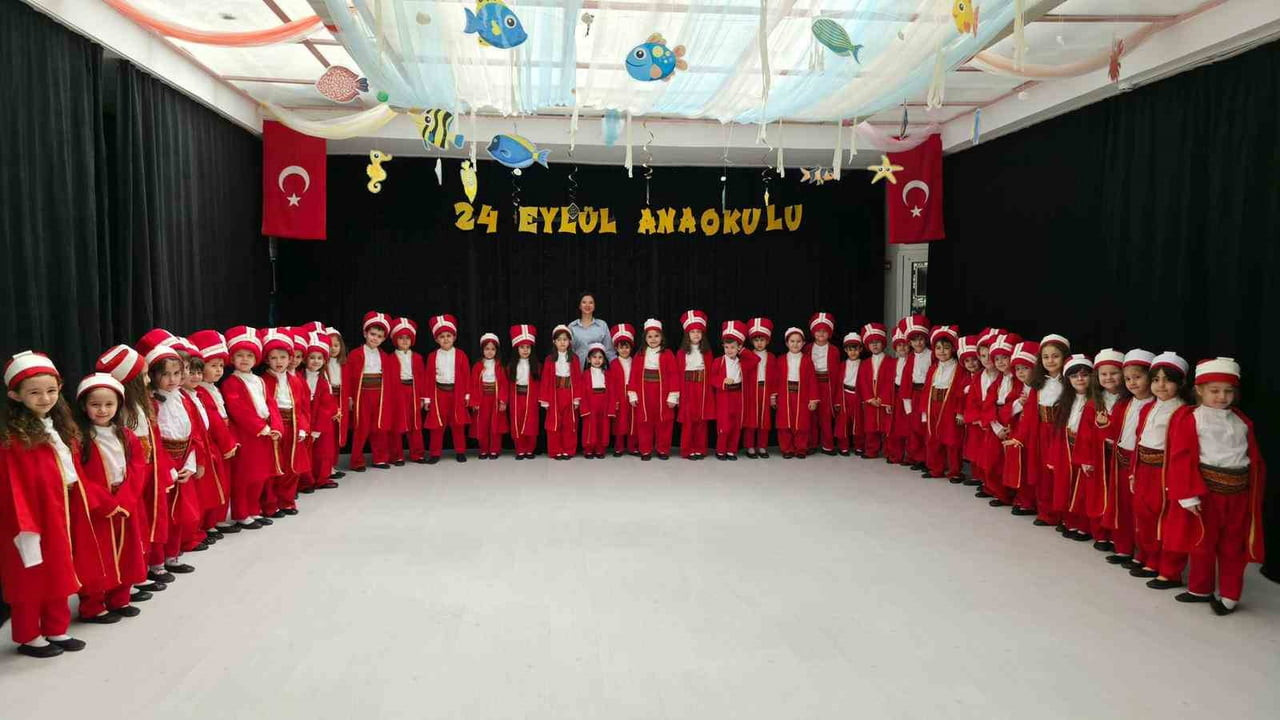 AFYONKARAHİSAR’IN BOLVADİN İLÇESİNDEKİ ANAOKULUNDA EĞİTİM GÖREN MİNİKLER MEHTERAN TAKIMI KURUP...