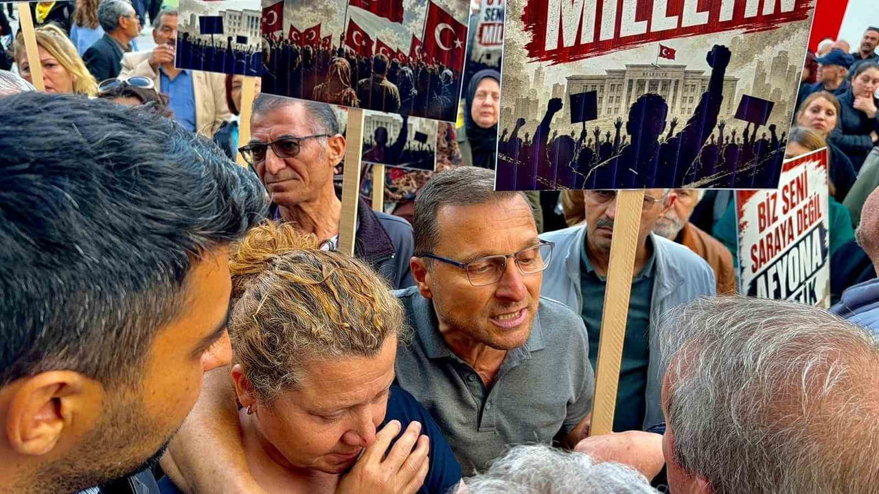 AFYONKARAHİSAR’IN CHP’Lİ BELEDİYE BAŞKANI BURCU KÖKSAL’IN, AK PARTİ’YE GEÇTİĞİ YÖNÜNDE İDDİALARA...
